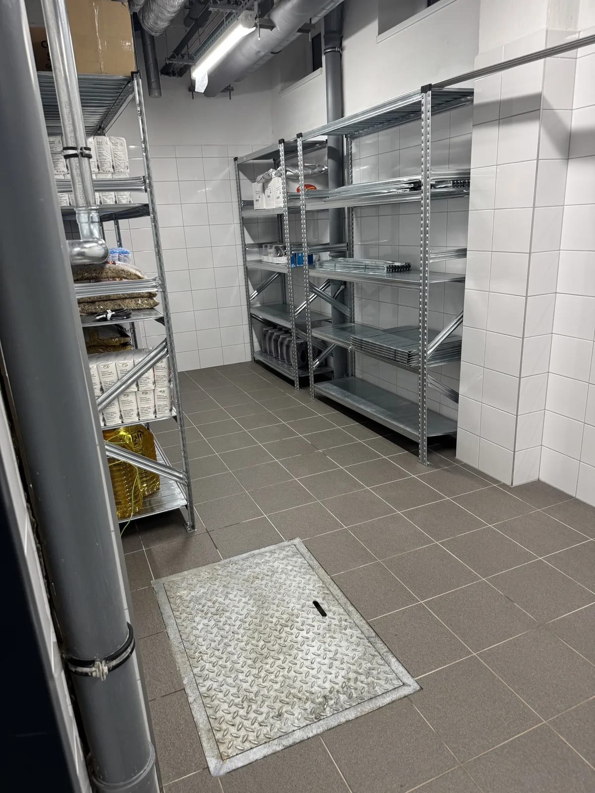 Skladové prostory po dokončení úklidu